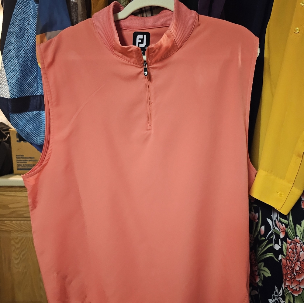 2 Footjoy Lightweight Vests